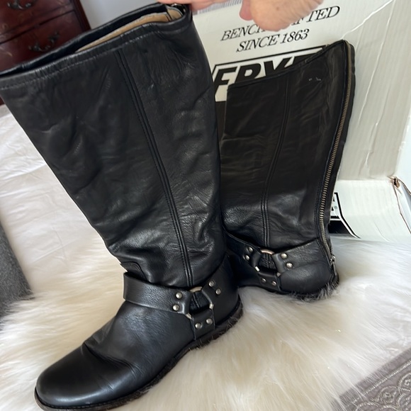 Women’s size 8.5 slightly used leather boots - Picture 2 of 4